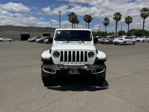 Used 2018 Jeep Wrangler Unlimited Sahara w/ LED Lighting Group AWD/4WD image 4