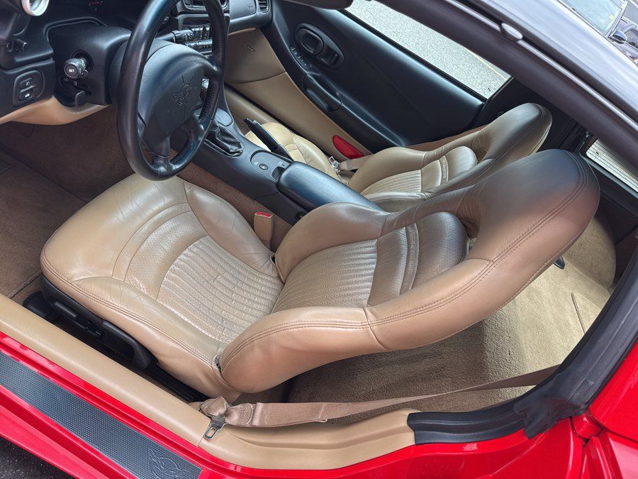 Used 2000 Chevrolet Corvette Coupe w/ Performance Handling Pkg RWD image 24