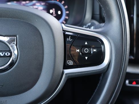 Used 2022 Volvo XC60 B6 Inscription w/ Climate Package image 17