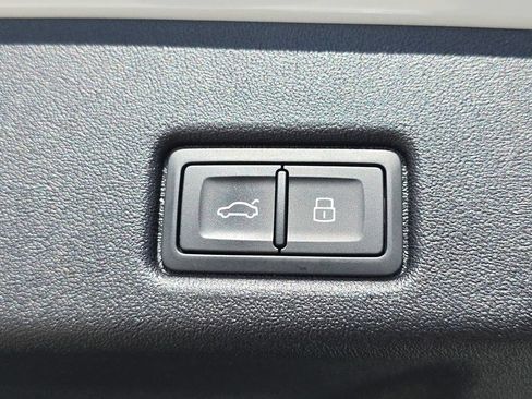 Certified 2025 Audi Q5 Premium w/ Convenience Package AWD/4WD image 16