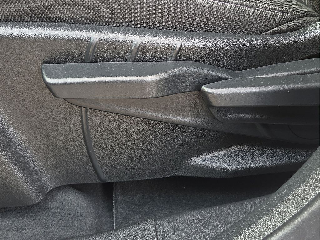 Used 2026 Chevrolet Equinox LT AWD/4WD image 15
