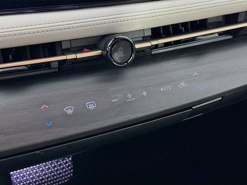 Used 2023 Nissan Ariya FWD image 24