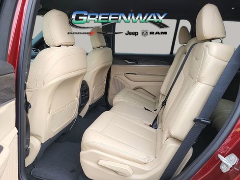 Used 2024 Jeep Grand Cherokee L Limited RWD image 13