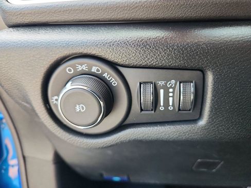 Used 2026 Chrysler Pacifica Select FWD image 19