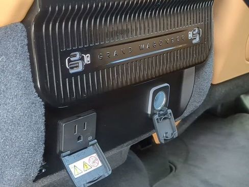 Used 2024 Jeep Grand Wagoneer L Series III w/ Rear Seat Video Group 1 AWD/4WD image 17
