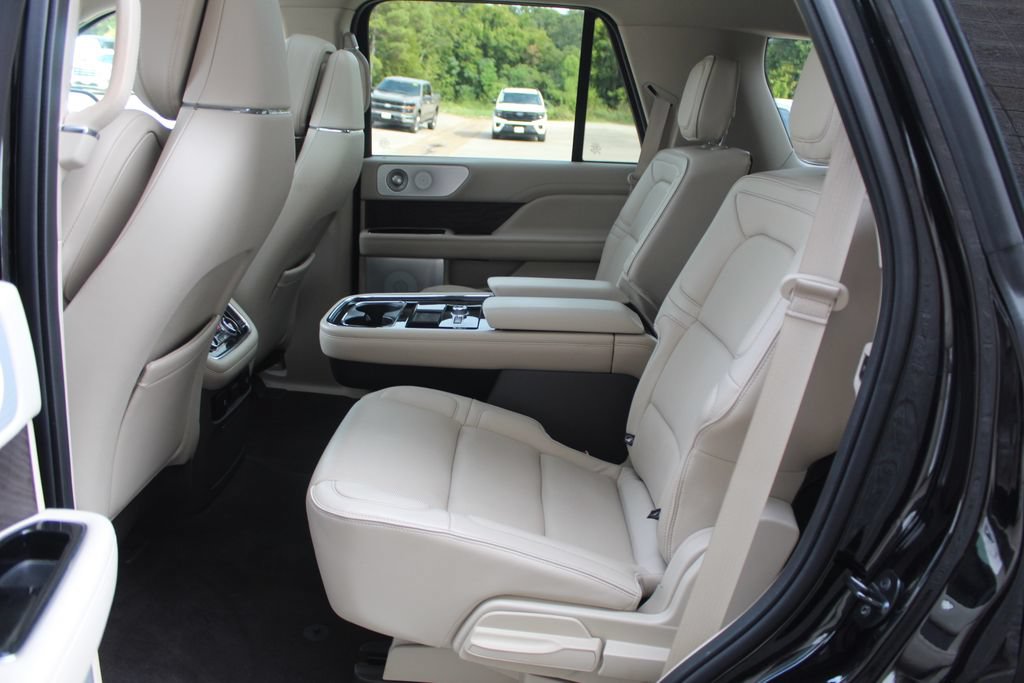 Used 2019 Lincoln Navigator Reserve w/ Cargo Package AWD/4WD image 35