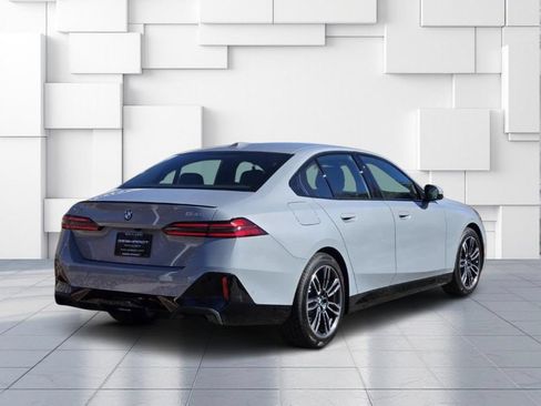 Used 2026 BMW 530i xDrive w/ M Sport Package AWD/4WD image 6