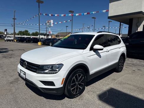Used 2021 Volkswagen Tiguan SE image 2