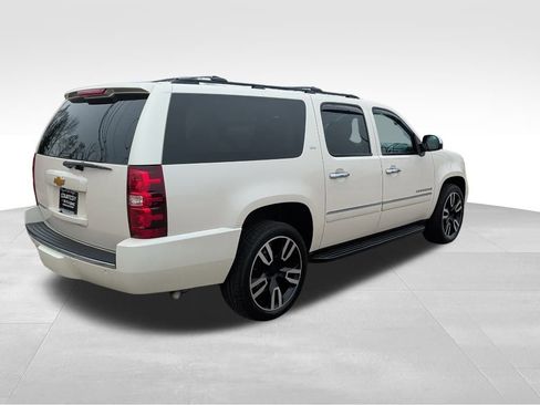 Used 2014 Chevrolet Suburban LTZ image 7