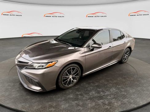 Used 2022 Toyota Camry SE FWD image 6