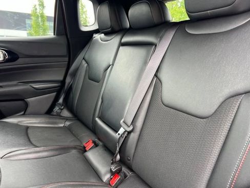 Used 2025 Jeep Compass Trailhawk AWD/4WD image 28