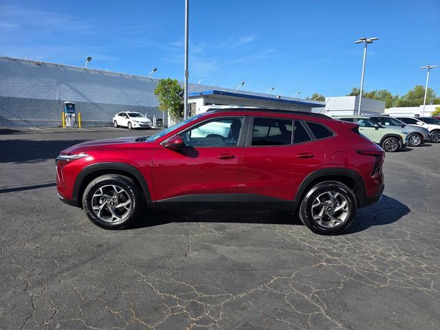 Used 2025 Chevrolet Trax LT FWD image 4