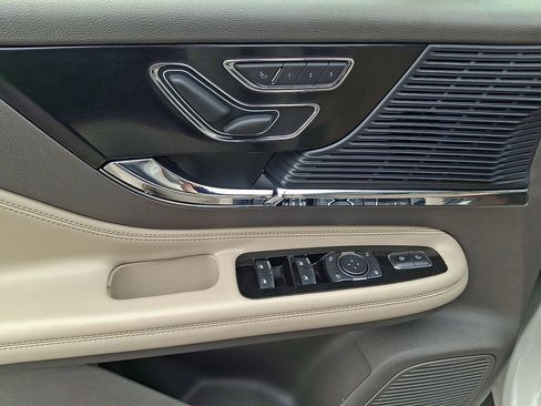 Certified 2021 Lincoln Corsair AWD w/ Premium Package image 12
