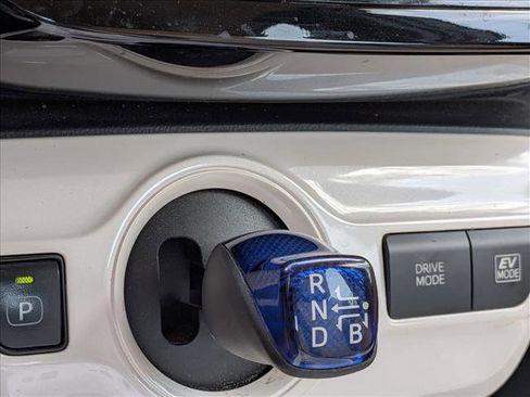 Used 2016 Toyota Prius Four FWD image 16