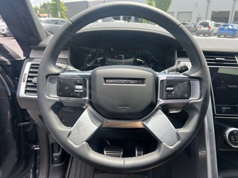 Used 2025 Land Rover Discovery Dynamic SE AWD/4WD image 21