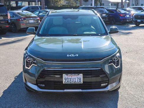 Used 2023 Kia Niro EX Touring image 2