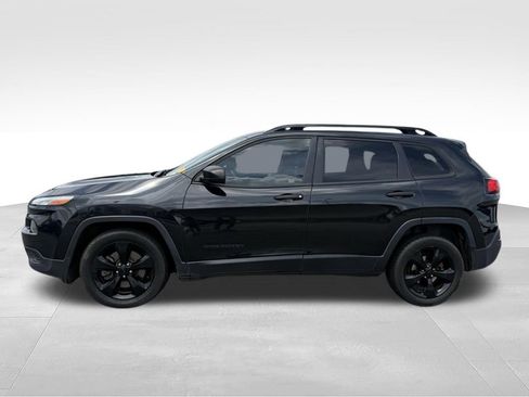Used 2016 Jeep Cherokee Sport FWD image 2