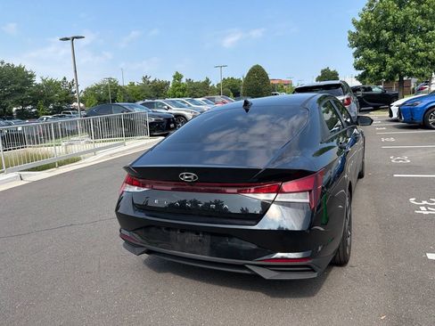 Used 2023 Hyundai Elantra SEL w/ Convenience Package FWD image 10