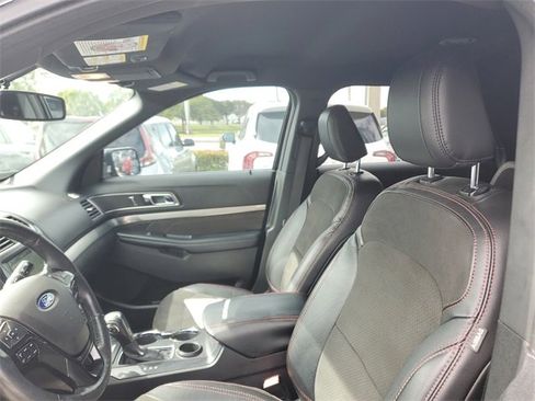 Used 2018 Ford Explorer XLT w/ Equipment Group 202A image 14