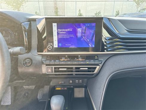 Used 2025 Toyota Camry LE image 24