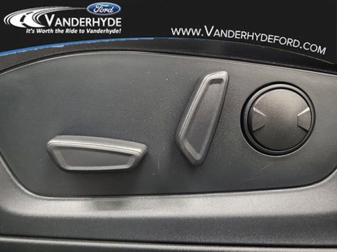 Used 2022 Ford Explorer XLT image 19