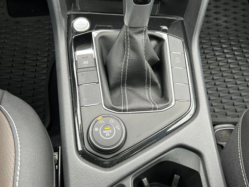 Used 2024 Volkswagen Taos SEL image 27