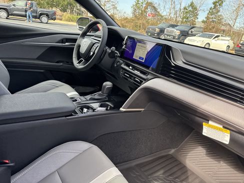 Used 2025 Toyota Camry SE w/ Multimedia Upgrade Package image 33