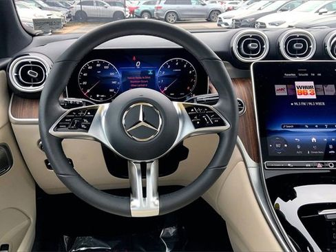 Used 2025 Mercedes-Benz GLC 300 4MATIC image 4