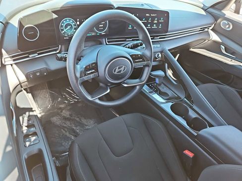 Used 2024 Hyundai Elantra Blue image 10