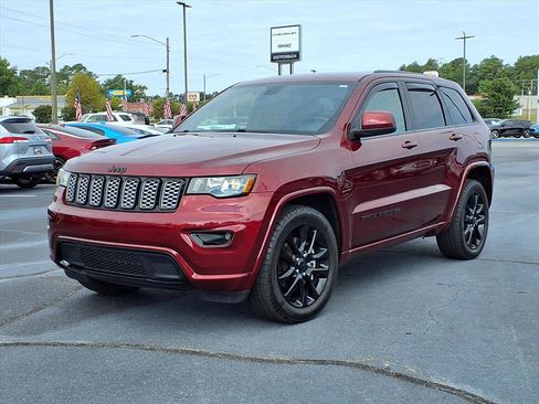 Used 2021 Jeep Grand Cherokee Laredo X image 1
