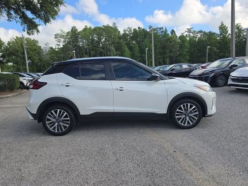 Certified 2024 Nissan Kicks SV FWD image 9