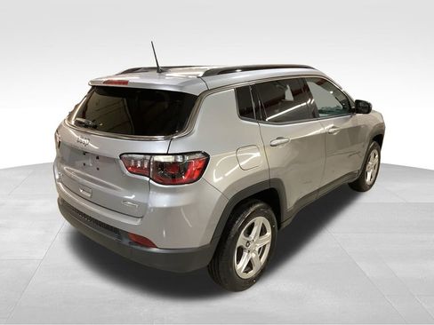 Used 2023 Jeep Compass Latitude image 5