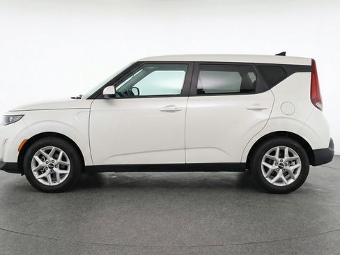 Used 2025 Kia Soul LX w/ LX Technology Package FWD image 5