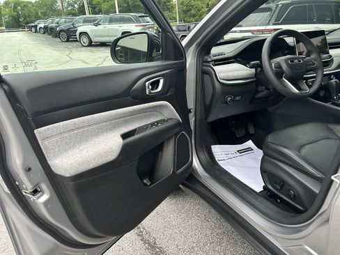 Certified 2023 Jeep Compass Latitude AWD/4WD image 12