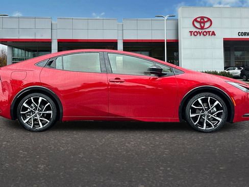 New 2026 Toyota Prius Plug-In Hybrid image 4
