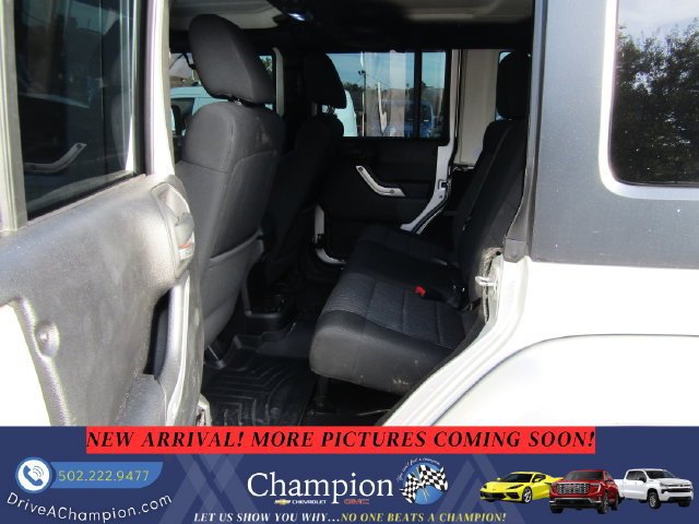Used 2012 Jeep Wrangler Unlimited Sahara w/ Dual Top Group AWD/4WD image 8