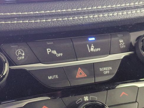 Used 2021 Chrysler Pacifica Touring-L w/ Uconnect Theater Family Group FWD image 30