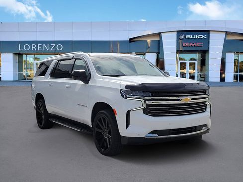 Used 2023 Chevrolet Suburban LT RWD image 3