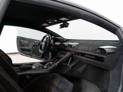 Used 2018 Lamborghini Huracan Performante image 22