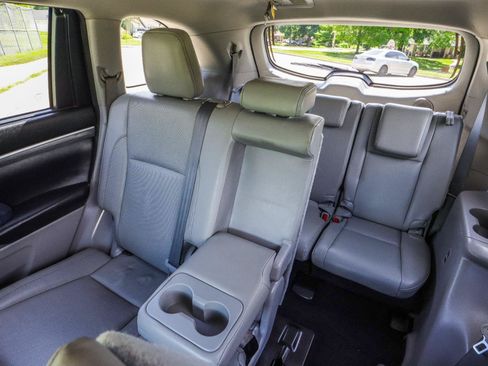 Used 2017 Toyota Highlander Limited AWD/4WD image 19