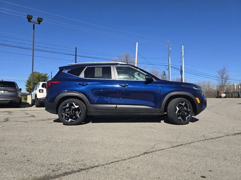 Used 2024 Kia Seltos EX image 19