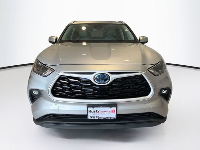 Used 2024 Toyota Highlander XLE AWD/4WD image 2