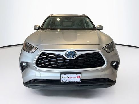 Certified 2024 Toyota Highlander XLE AWD/4WD image 2