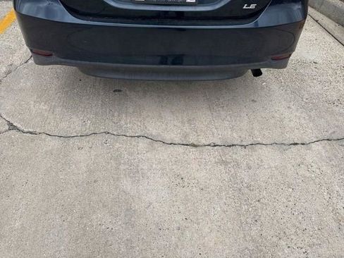 Used 2019 Toyota Camry LE image 5