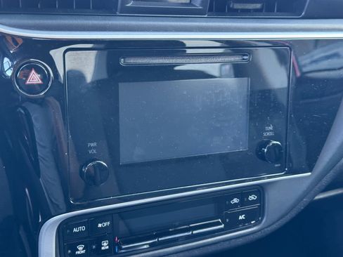 Used 2018 Toyota Corolla LE image 18