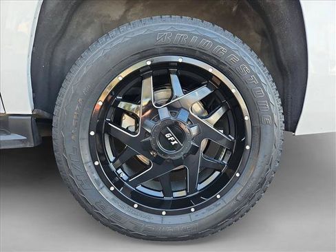 Used 2020 Chevrolet Suburban LT AWD/4WD image 25
