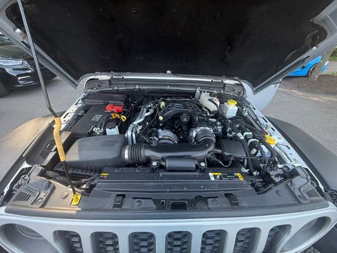 Used 2023 Jeep Gladiator Rubicon w/ Trailer Tow Package AWD/4WD image 31