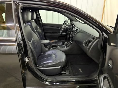 Used 2013 Chrysler 200 Limited FWD image 20