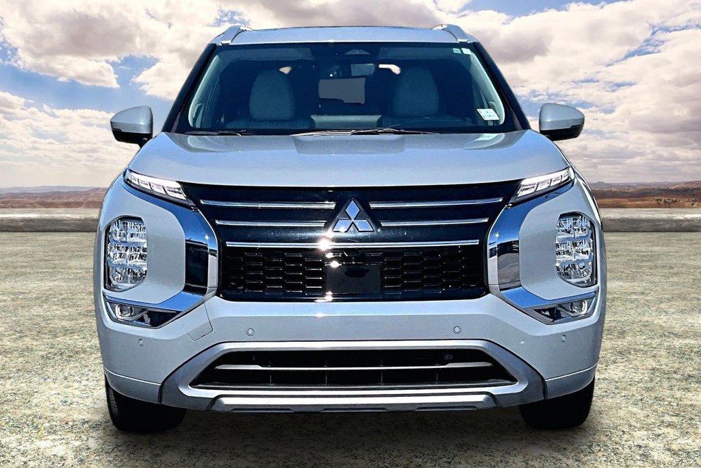 Used 2025 Mitsubishi Outlander SEL FWD image 2