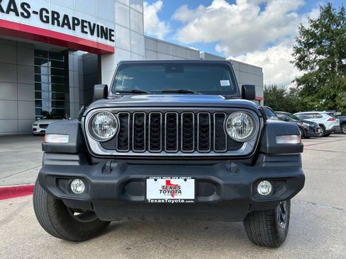 Used 2025 Jeep Wrangler Unlimited Sport AWD/4WD image 3